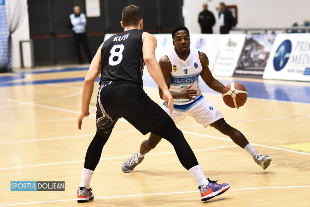 Baschet: SCM Universitatea Craiova cedează pe teren propriu contra campioanei U BT Cluj