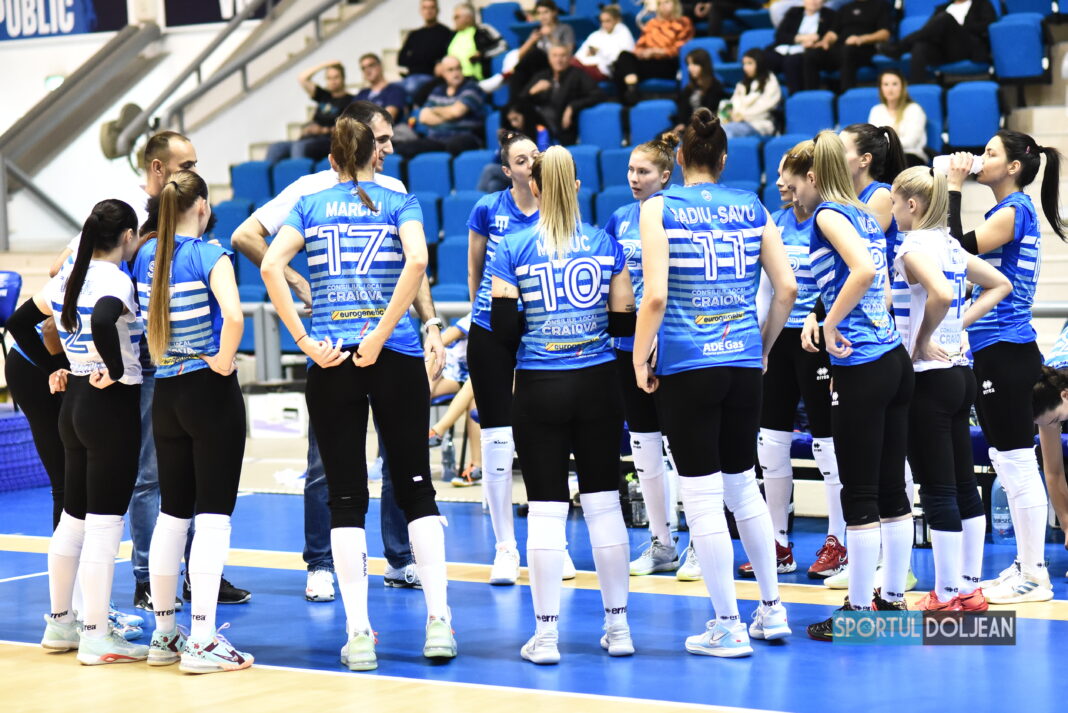 Volei: Etapă intermediară la fete. Voleibalistele de la SCMU Craiova intră în arenă după meciul băieților cu Fenerbahçe