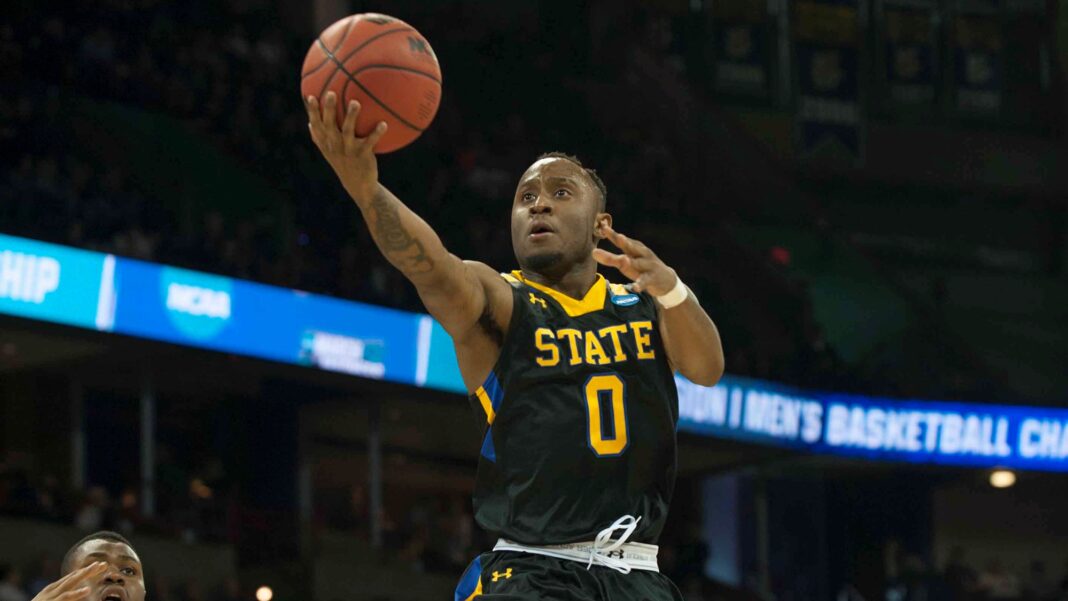 LNBM | Înlocuitor pentru Watson. Deondre Parks a semnat cu SCM Universitatea Craiova