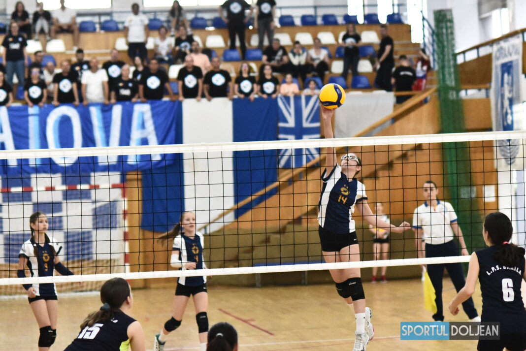 MiniVolei | 3 din 3 pentru SCV Craiova! Urmează semifinala cu Oradea