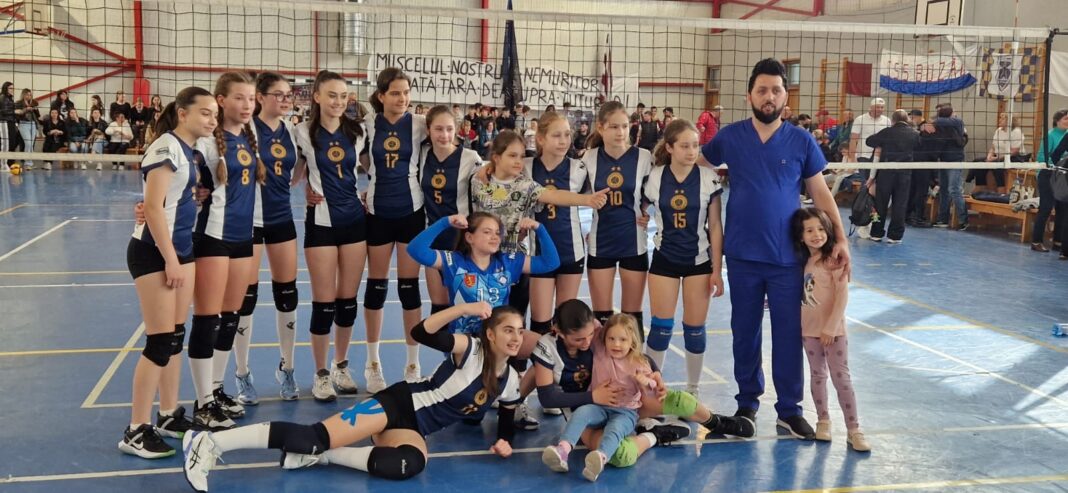Volei | Performanță deosebită pentru fetițele de la SCV Craiova. Echipa de „speranțe” joacă mâine cu titlul pe masă