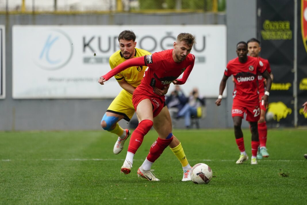 Stranieri | Denis Drăguş a reuşit „dublă” în duelul cu Istanbulspor. A marcat și Deian Sorescu pentru echipa lui Șumudică