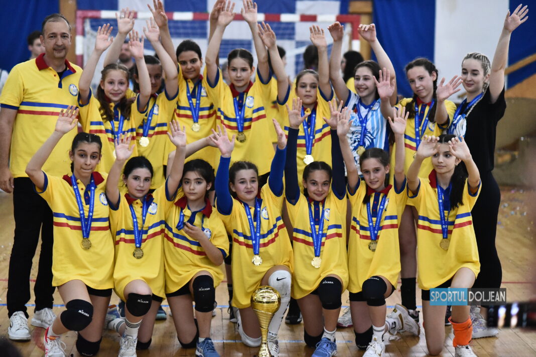 Volei | Fetițele de la CSV Craiova își apără titlul „acasă”