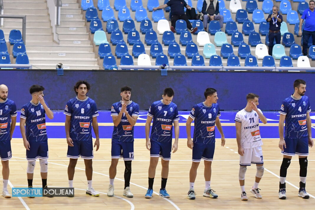 Volei | Dan Silvășan-Pașca continuă în alb-albastru