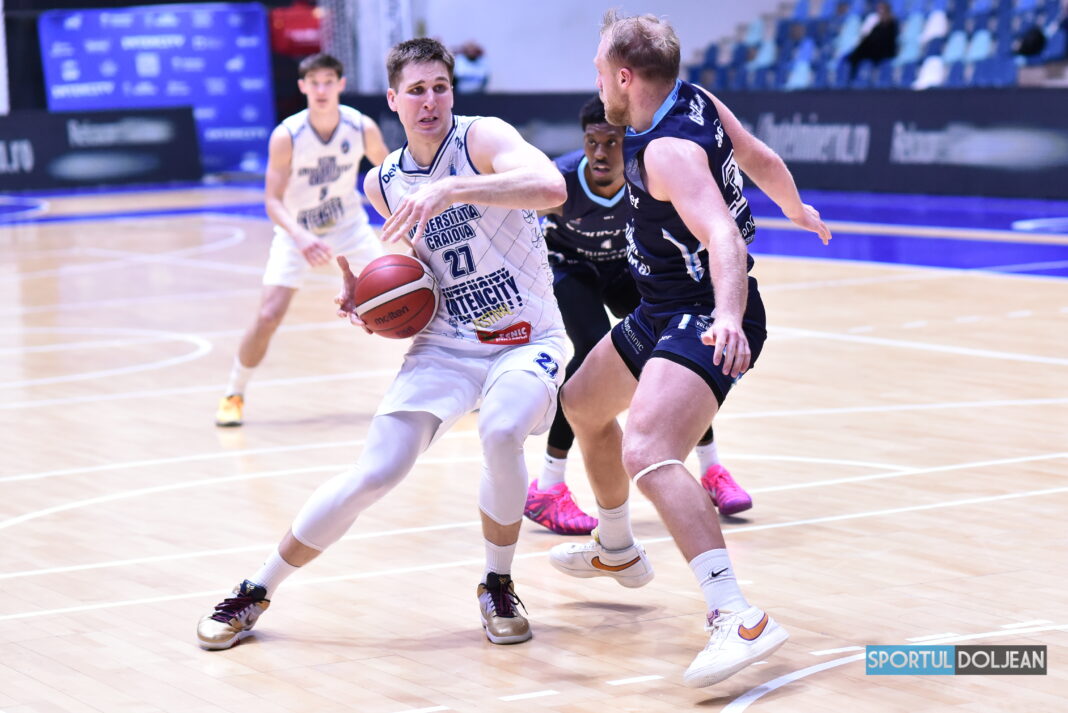 Misiune dificilă pentru SCM Universitatea Craiova pe terenul Voluntariului