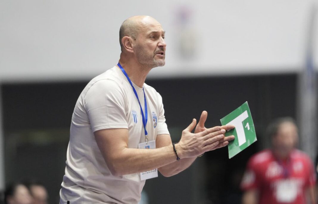 Costică Buceschi şi-a prelungit contractul cu SCM Craiova